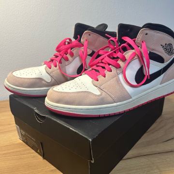 Air Jordan 1 mid se Crimson tint