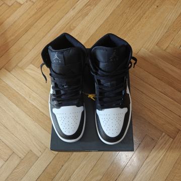 AIR JORDAN 1 MID