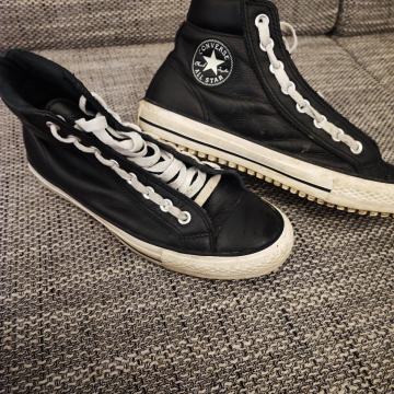 All Star Converse usnjeni supergi št. 40.