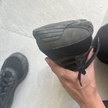 Asics tekaški copati velikost 43,5 =27,5 cm