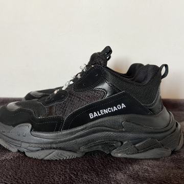Balenciaga triple s