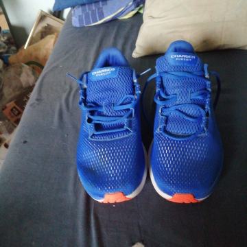 Firma UNDER ARMOUR CHARGED
