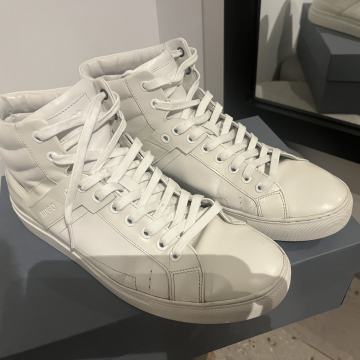 HUGO 100% original kot novi št. 43 model FUTURISM