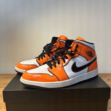 Jordan 1 Mid SE Turf Orange