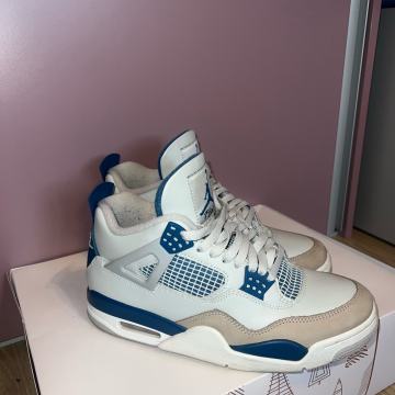 Jordan 4 Blue