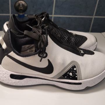 Košarkaški copati Nike PG 4 OREO - št 41