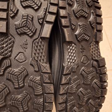 Nepremočljivi zimski čevlji št. 44, trikrat obuti, kot novi