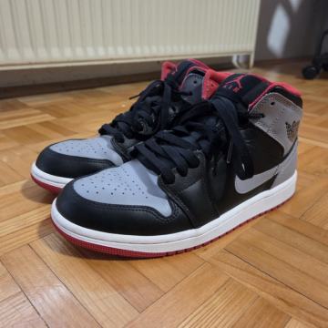 Nike AIR JORDAN 1 mid