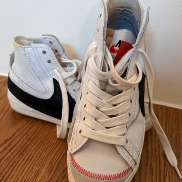 NIKE BLAZER MID 77