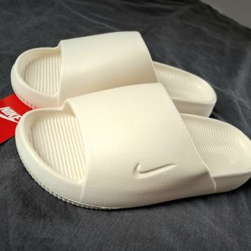 UGODNO !!! - NIKE Calm - Sandali, natikači