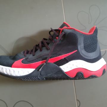 Nike, čevlji za košarko št. 44 - 28 cm