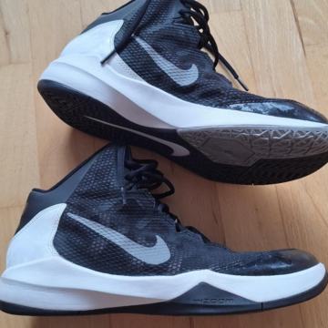 NIKE, ZA DVORANSKI ŠPORT, kot nove, vel. 42,5