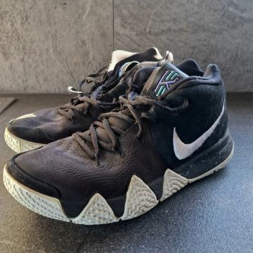 NIKE Kyrie 4 - Košarkarski copati, superge (42,5)