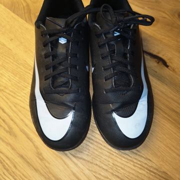 Nike otroški nogometni copati Jr Vapor 16 club st 35