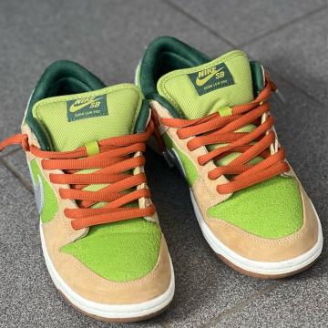 NIKE SB DUNK LOW PRO