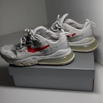 Nike sneakrs