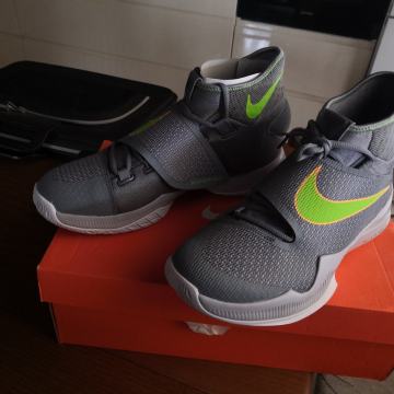 Nike športni čevlji