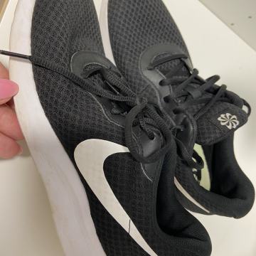 Nike teniske št. 44
