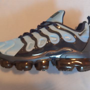 NIKE VAPORMAX PLUS, NOVE, ŠT. 43, NE NOŠENE, PRODAM