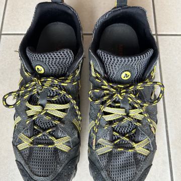 Pohodni ČEVLJI MERRELL Maipo Continuum Carbon/Empire Yellow - št. 43,5