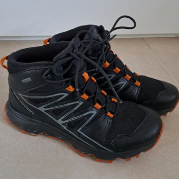 Pohodni čevlji salomon št 42