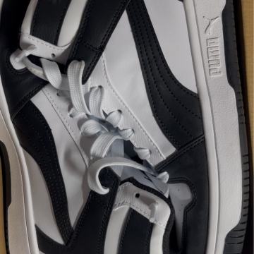Puma sneakrs