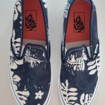 Nikoli nošene slip-on superge Vans, št. 40,5