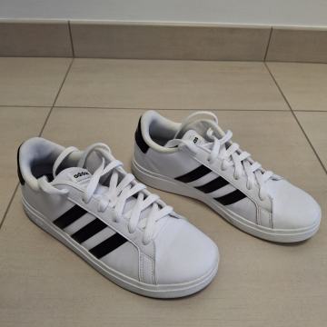 Športni copati adidas 38