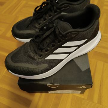 Superge Adidas runfalcon št 41 1/3