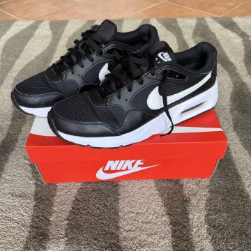 Superge Nike Air Max SC črno-bele barve št. 46