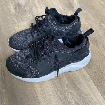 Superge Nike Huarache