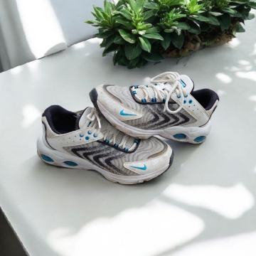 Superge Nike TW
