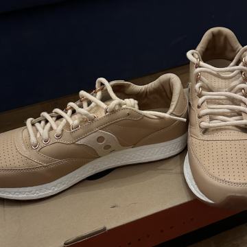 Superge Saucony številka 48,5