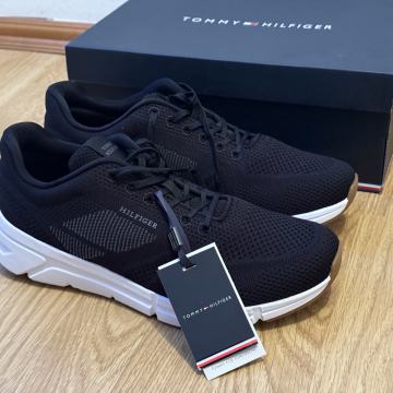 Superge Tommy Hilfiger - nove št. 42