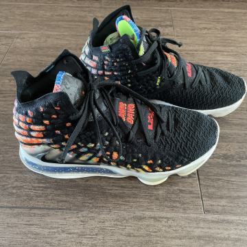 Teniski Nike LeBrone James 23vel. 45