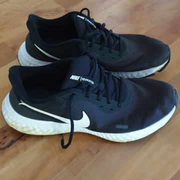 TENISKI NIKE, revolution, št.46, kot novi