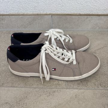 Tommy Hilfiger čevlji