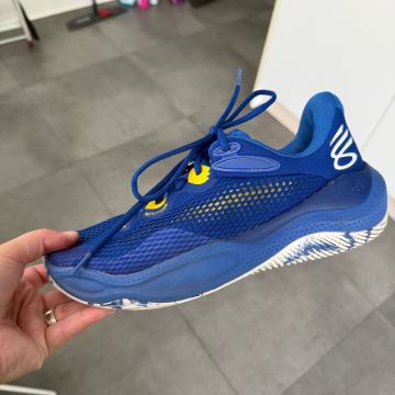 Under armour , curry splash