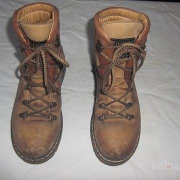 USNJENI POHODNIŠKI ČEVLJI