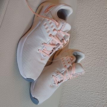 Ženski športni copati Nike Airmax bella velikost 40