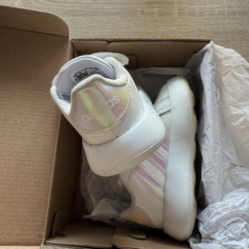 Adidas Bubble Comfy superge št. 21