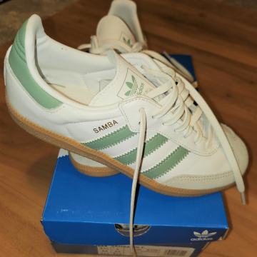 ADIDAS SAMBA OTROŠKE SUPERGE ŠT. 34 KOT NOVE