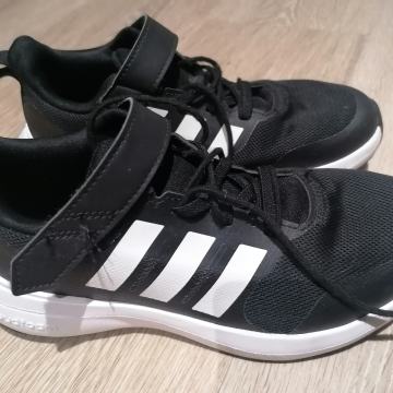 Adidas športni čevlji, št. 35