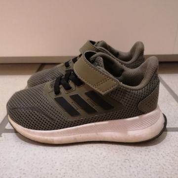 Adidas superge, vel. 26