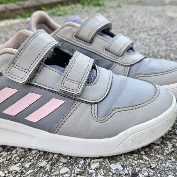 Adidas superge velikost 32