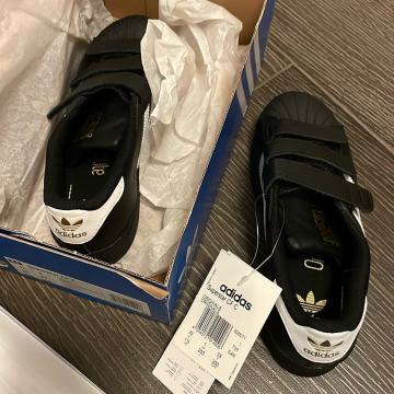 Adidas superge velikost 33 novi