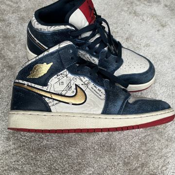Air Jordan 1 Mid 37.5