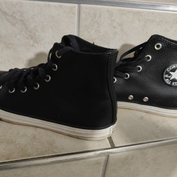 All star visoki in teniski umetno usnje št.36 novi