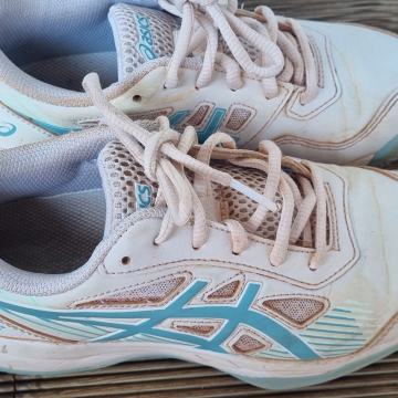 Asics teniške superge št. 35,5 (22,5 cm)