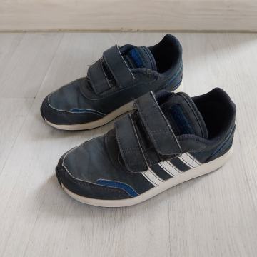 čevlji Adidas številka. 28